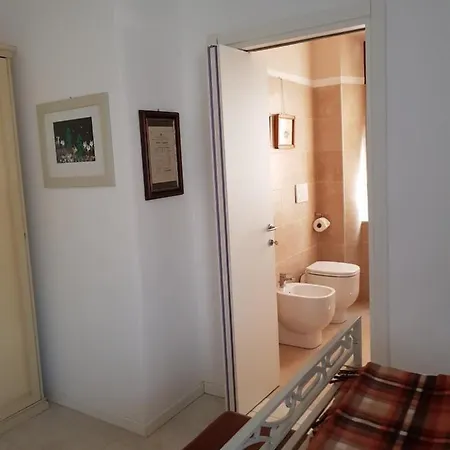 Dueterre & Host Amelia