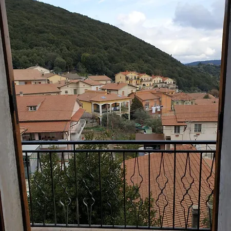 Dueterre & Host Amelia