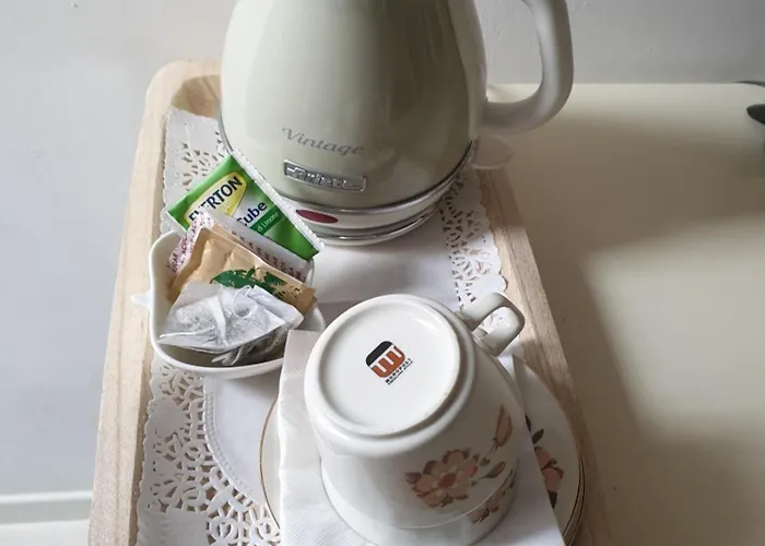 Dueterre & Host Amelia