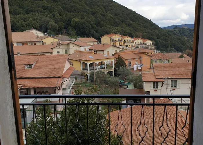 Dueterre & Host Amelia